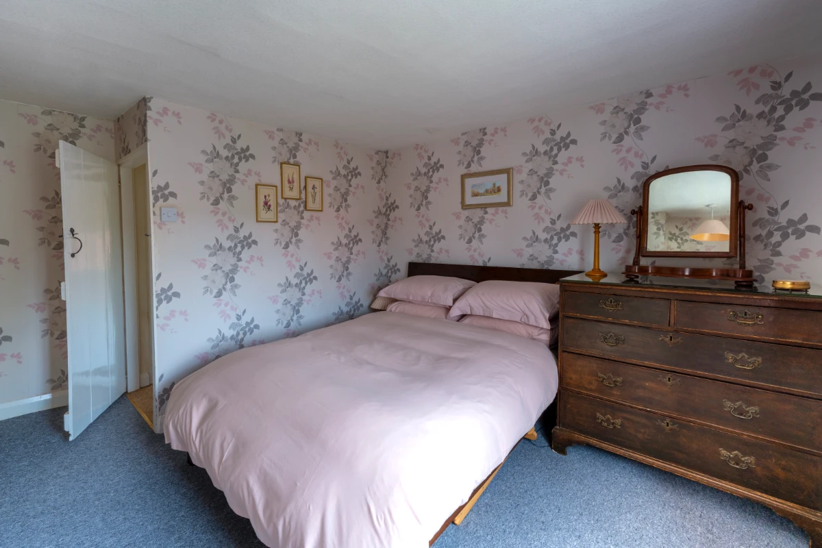 Double Bedroom in Dickman's Cottage