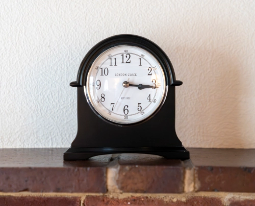 Dickman's Cottage London clock